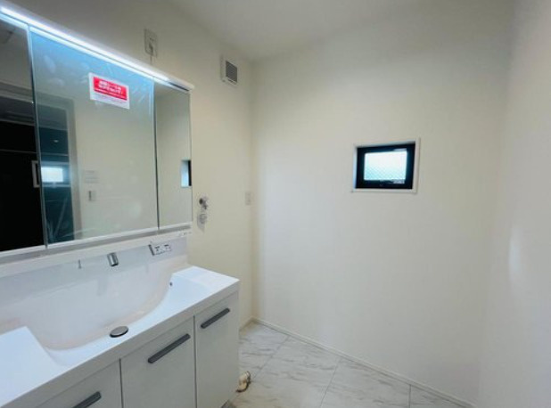 深江南町1丁目　新築戸建の洗面所|三面鏡タイプの洗面台