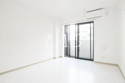 【居間・リビング】 | LOC'S SHINYURIGAOKA | 洋室のお部屋です。