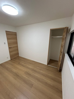 【収納】 | 今津野田町中古戸建 | 3階洋室5.7帖（真ん中）