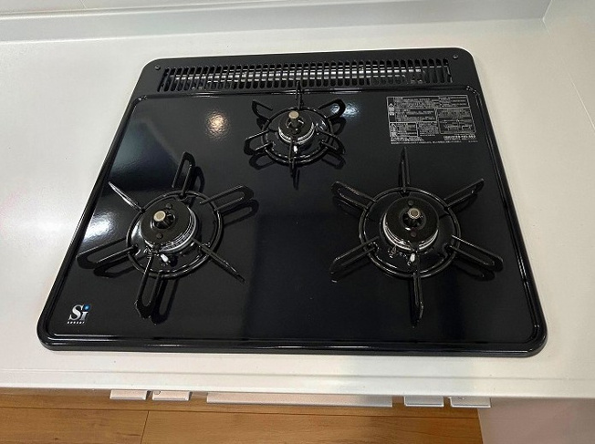 【キッチン】 | 今津野田町中古戸建 | 3口コンロ