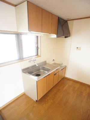 【キッチン】 | オレンジハウス | 便利な吊戸棚が付いています♪