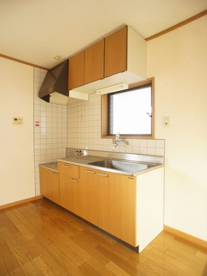 【キッチン】 | オレンジハウス | 便利な吊戸棚が付いています♪
