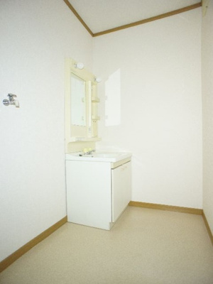 【洗面所】 | オレンジハウス | 洗面化粧台と洗濯機置き場があります♪