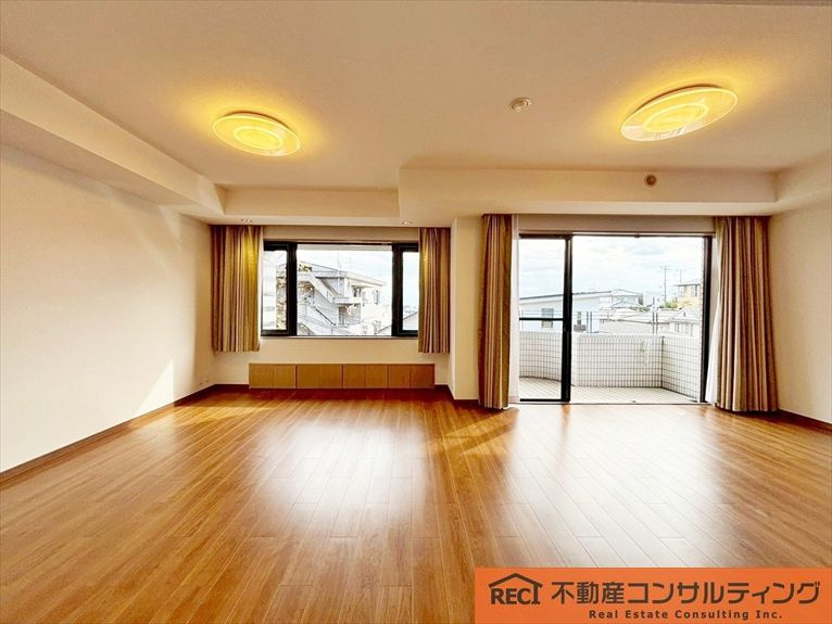 プレスティージュ苦楽園の居間・リビング