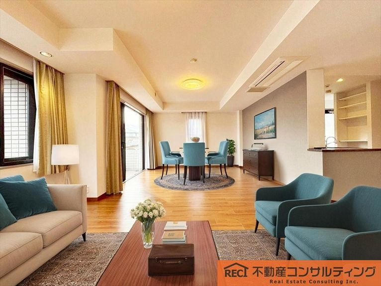 プレスティージュ苦楽園の居間・リビング|緑豊かで閑静な住宅地！