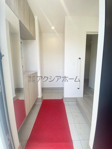 所沢市松が丘2丁目・全1棟　新築一戸建　～並列駐車2台可～の玄関