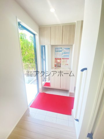 所沢市松が丘2丁目・全1棟　新築一戸建　～並列駐車2台可～の玄関