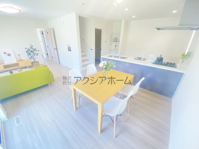 所沢市松が丘2丁目・全1棟　新築一戸建　～並列駐車2台可～の居間・リビング|（家具は含まれません）