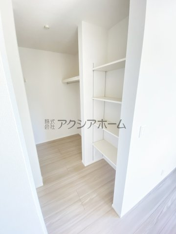 所沢市松が丘2丁目・全1棟　新築一戸建　～並列駐車2台可～の収納|洋室　7.0帖のウォークインクローゼット