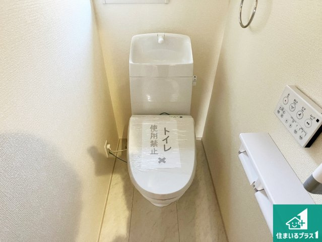 姫路市広畑区西蒲田　第8期　新築一戸建てのトイレ|1・2階の2ヶ所にあるので、朝の忙しい時間の順番待ちもなく、深夜の利用にも大変便利です。