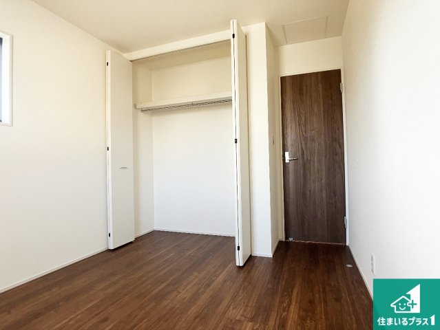 姫路市広畑区西蒲田　第8期　新築一戸建ての洋室|収納スペースが充実しているので子供の成長に合わせてたくさん収納ができます！家族構成に合わせた様々な活用ができる収納！