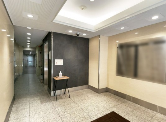 行成ビルのエントランス