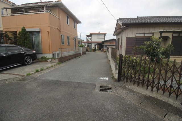野木町友沼の前面道路含む現地写真|南西側道路