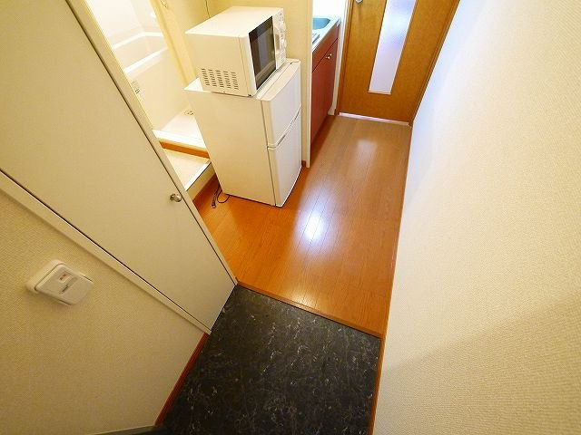 レオパレスくれーる大安寺の玄関|ゆったりとした玄関です