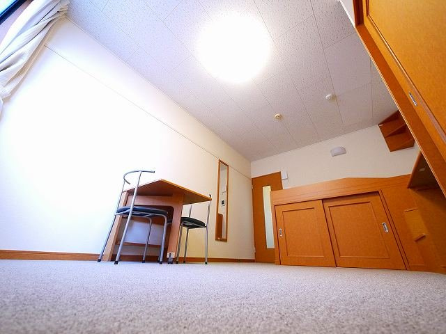レオパレスくれーる大安寺の寝室|きれいな洋室です