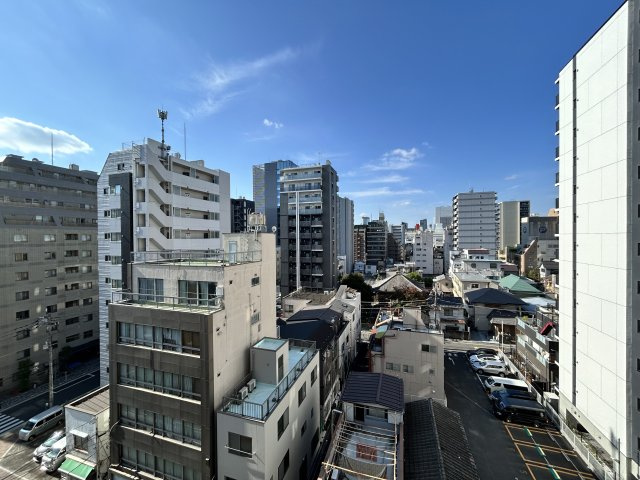 レジェンド元浅草の展望|前に建物がなく開放的な西向きの眺望。夕日や広い空を望める心地よい住空間で、毎日の暮らしにゆとりと癒やしをもたらします。