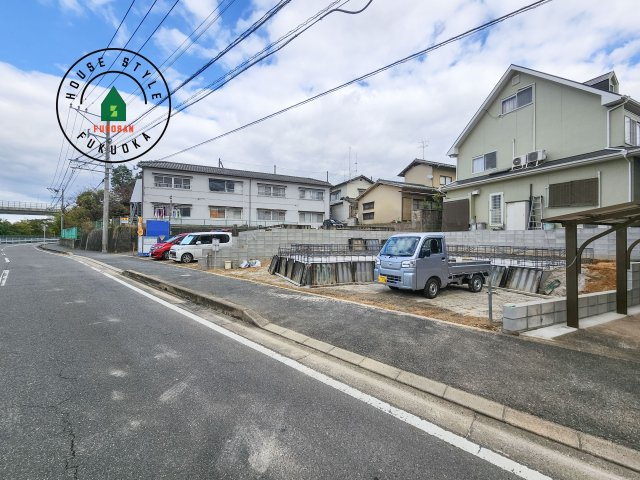 福岡市南区屋形原2丁目第11-2棟（2号棟）の前面道路含む現地写真|見学の時間などお気軽にお問い合わせ下さい。