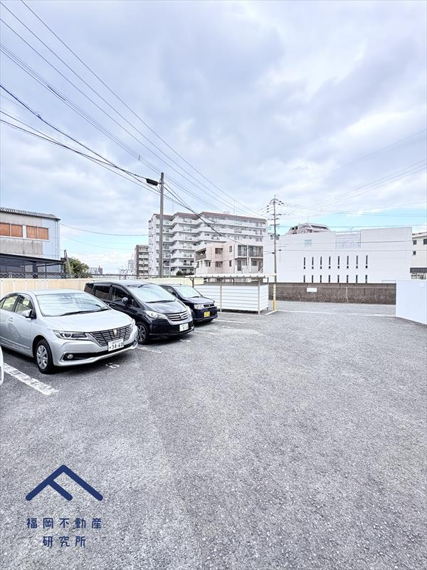 ウイング藤崎の駐車場