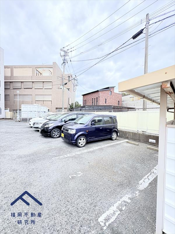 ウイング藤崎の駐車場