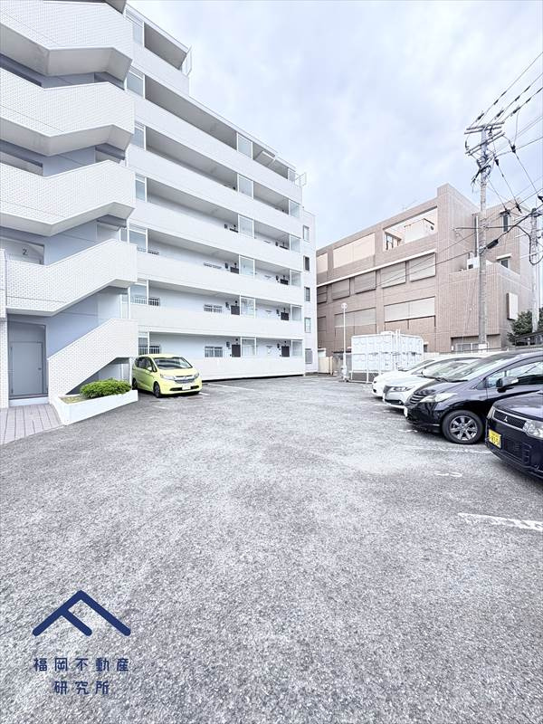 ウイング藤崎の駐車場