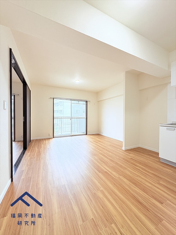 ウイング藤崎の居間・リビング