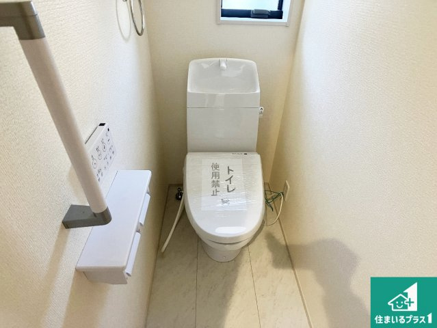 姫路市広畑区西蒲田　第8期　新築一戸建てのトイレ|1・2階の2ヶ所にあるので、朝の忙しい時間の順番待ちもなく、深夜の利用にも大変便利です。