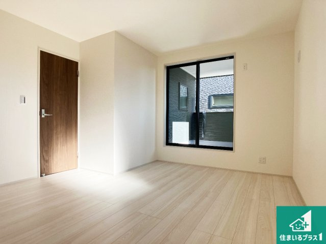 姫路市広畑区西蒲田　第8期　新築一戸建ての洋室|シンプルな洋室は、自分好みのインテリアが楽しめます♪ご家族とインテリアや家具を選びに行くのは新築購入時の醍醐味の一つです。ぜひお楽しみください♪