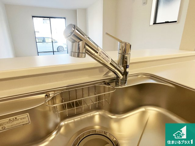 姫路市広畑区西蒲田　第8期　新築一戸建ての設備|浄水器を内蔵！炊飯時、お茶を作る時に安心してお水を使えます！お湯と冷水、浄水と原水、シャワーの切替えもワンタッチです！