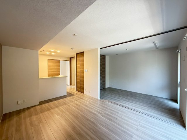 D-ROOM高槻市宮田町3丁目PJの居間・リビング