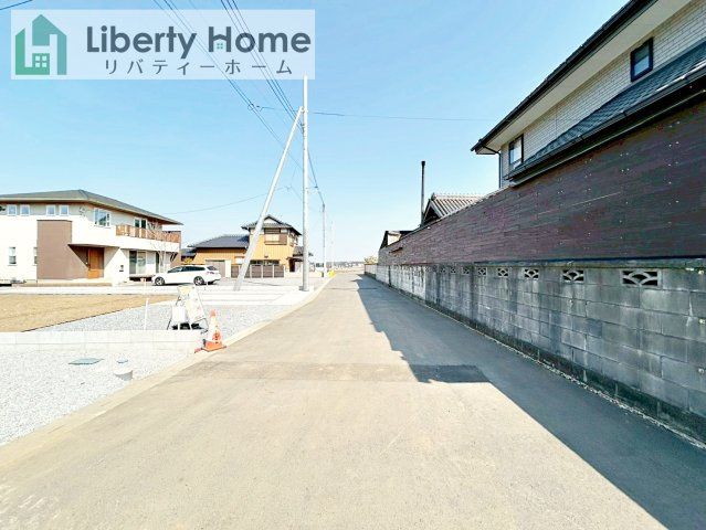 つくば市高野3期　新築戸建　1号棟の前面道路含む現地写真