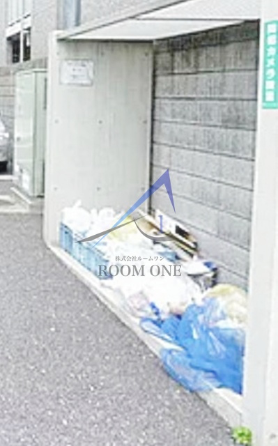 カーサ・ポルトーネのその他共用部分|敷地内ごみ置き場です。