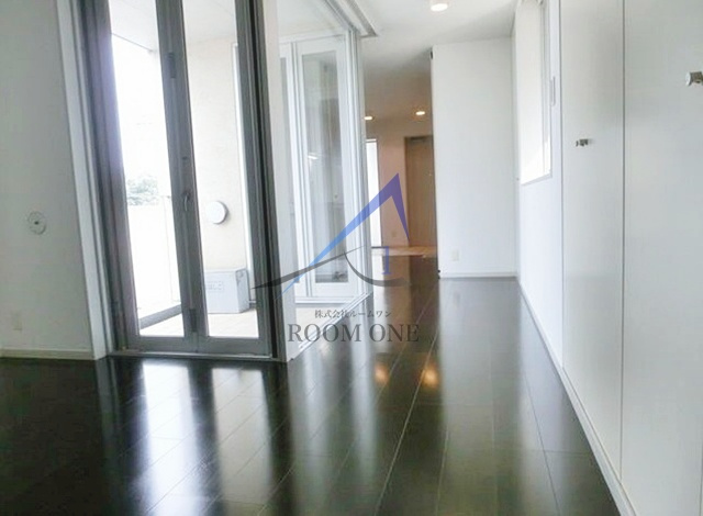 カーサ・ポルトーネの居間・リビング|洋室のお部屋です。