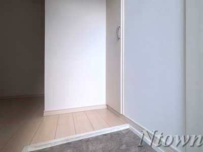 【玄関】 | ラウレアハイツ | 収納もある玄関です