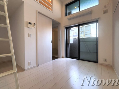 【居間・リビング】 | ラウレアハイツ | 居間です