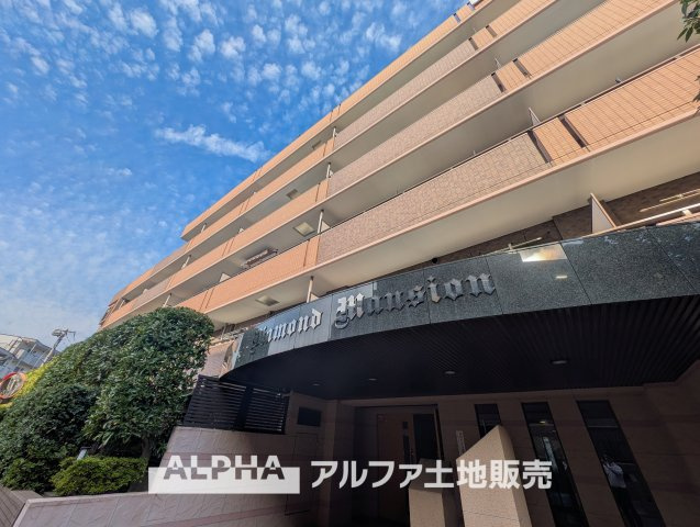 聖蹟桜ヶ丘第2ダイヤモンドマンションの現況写真|【Green orchestra】
◆緑のオーケストラ◆窓の外を見渡すと風光明媚な緑の景色。移ろう季節に表情を変えるグリーンとそれに呼応して変化する外観。緑とシンパシーし鳴りやまないオーケストラの邸宅