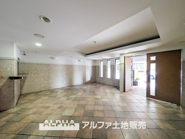 聖蹟桜ヶ丘第2ダイヤモンドマンションのエントランス|【Forever there】
◆ずっとそこに◆あったかのようなそれぞれが生きる場所を見つける。そして心地よさを求めて暮らしの質を高める。