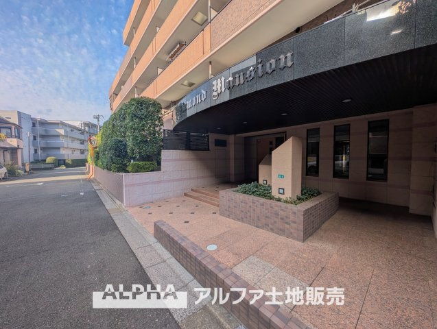 聖蹟桜ヶ丘第2ダイヤモンドマンションの外観|【the light】
◆ほのかな光を◆夕暮れ時に迎える優しい光。暖かく心休まるほっとする瞬間。家族のもとへ。幸せのもとへ。