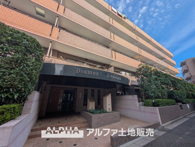 聖蹟桜ヶ丘第2ダイヤモンドマンションの外観|【outward appearance】
◆時を忘れる場所◆みんなが集い、食事と楽しい会話が始まる。話に夢中になり、ついつい時を忘れ夜半過ぎになってしまう。そんな束の間の幸せを感じさせてくれる場所。