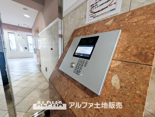聖蹟桜ヶ丘第2ダイヤモンドマンションの防犯設備|【Auto lock】
◆オートロック◆不要なセールスや不審者をシャットアウトし静かで快適なシステムは私達に恙ないライフスタイルを与えてくれます。