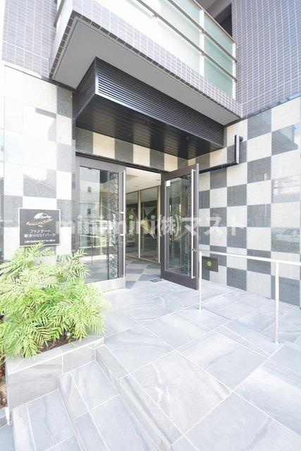 ファステート難波WESTパークのエントランス