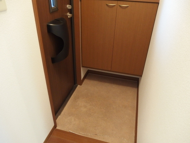 ラコンテ東通の玄関