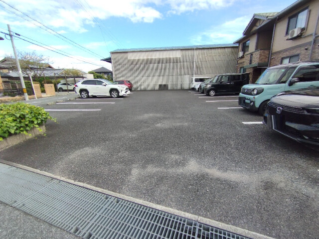 ラコンテ東通の駐車場