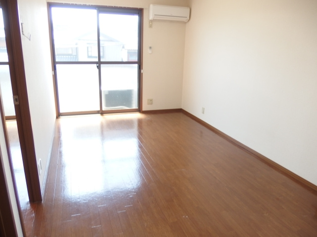 ラコンテ東通の居間・リビング