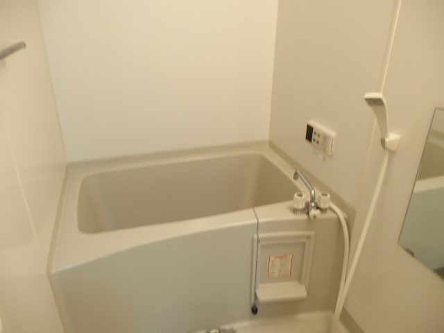 ラコンテ東通の浴室