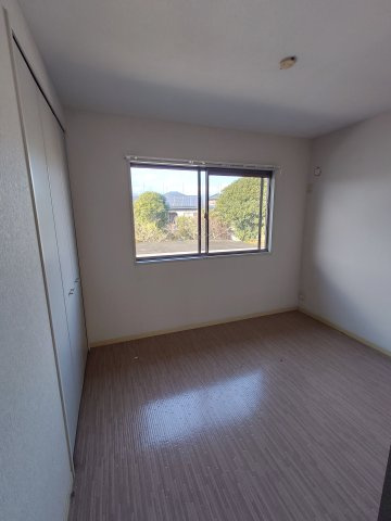 バリュージュサンクスの洋室