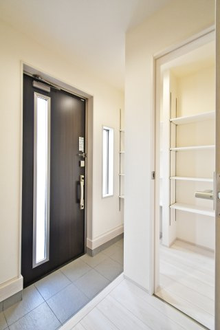 蓮田市黒浜　全1棟の前面道路含む現地写真