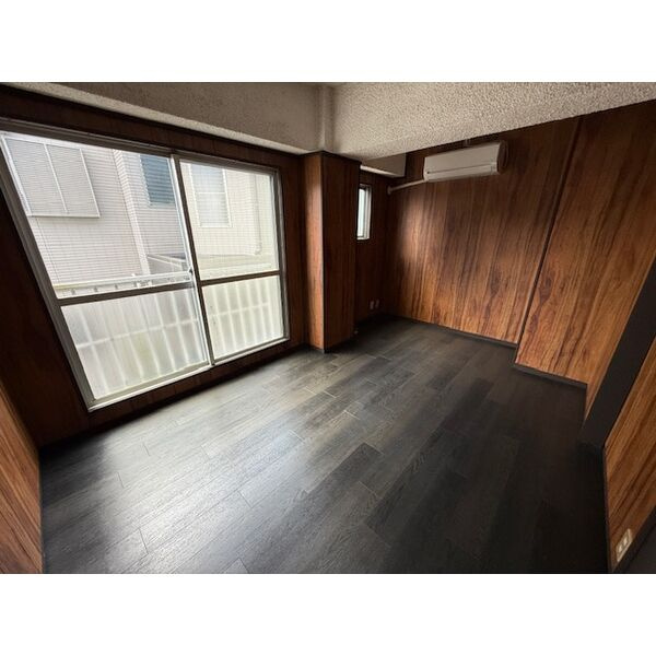 田中ビルの居間・リビング