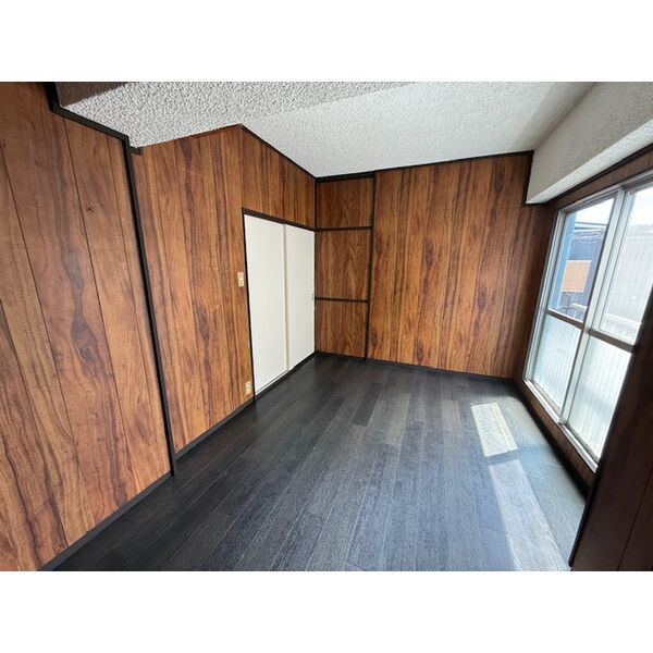 田中ビルの洋室