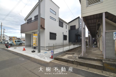【前面道路含む現地写真】 | 綾瀬市寺尾本町1丁目 新築戸建て 全3棟【仲介手数料無料】 | 宅地建物取引士による不動産のご説明・現地のご案内、住宅金融普及協会住宅ローンアドバイザーが住宅ローンのアドバイスから融資実行までのお手伝いをしっかりサポートします♪
