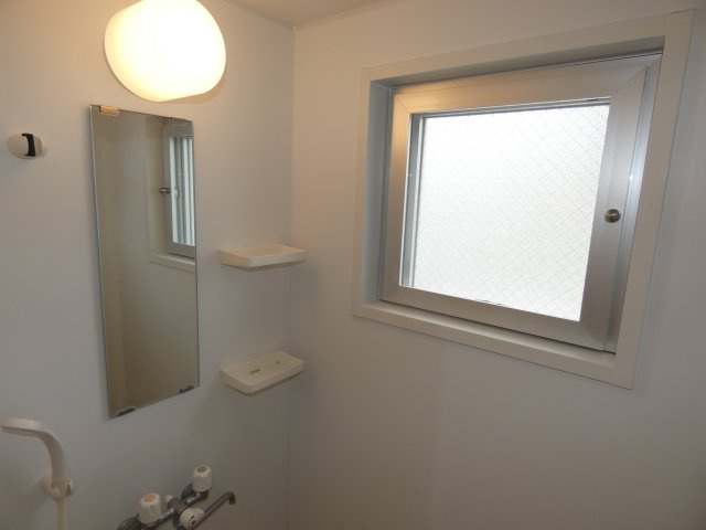 Ａｍｅｋｕ　ｈｉｌｌｓの浴室|窓がついております
